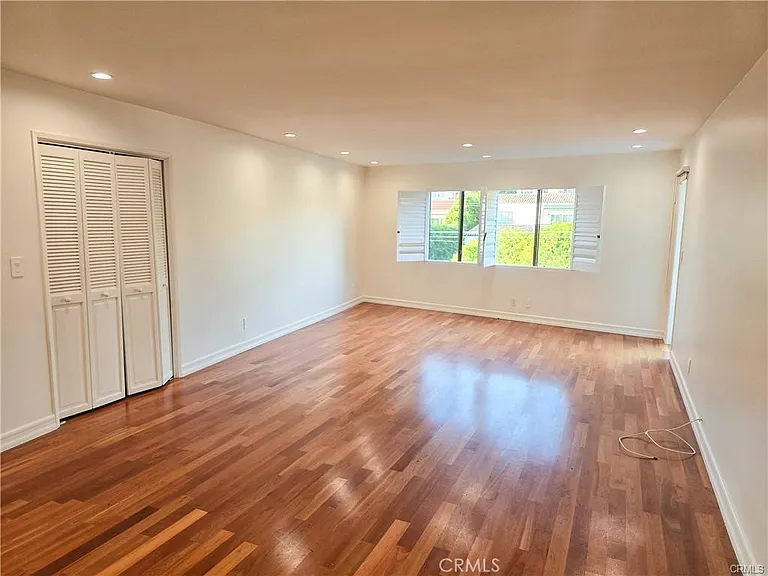 1310 Roxbury Dr #302 — Photo 6