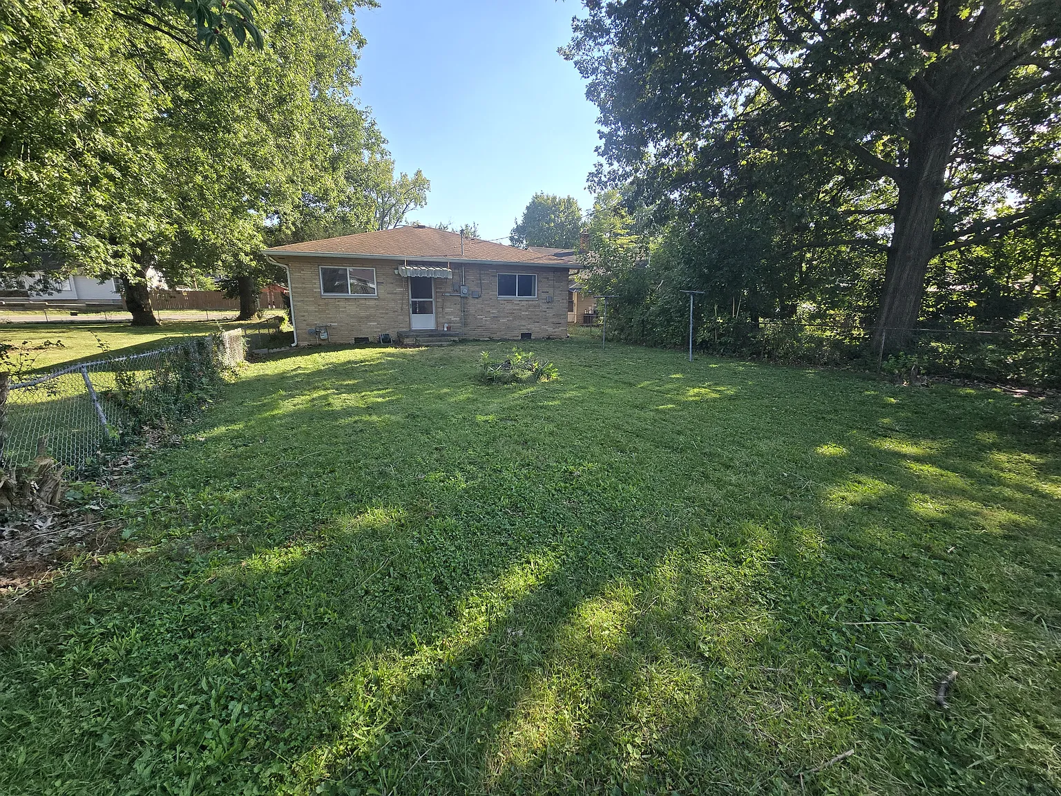 3 bed, 1050 sqft, $1,365 — Photo 3