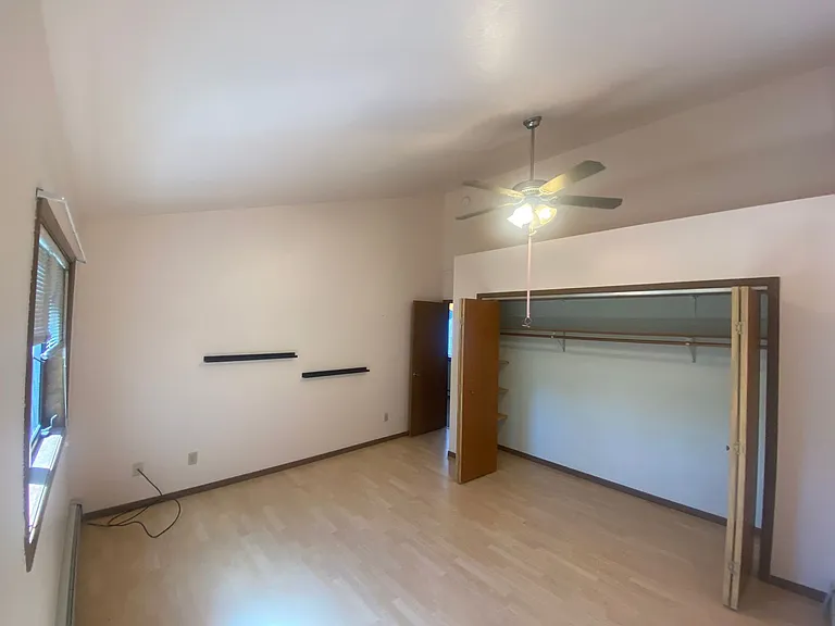 708 Perry St — Photo 9