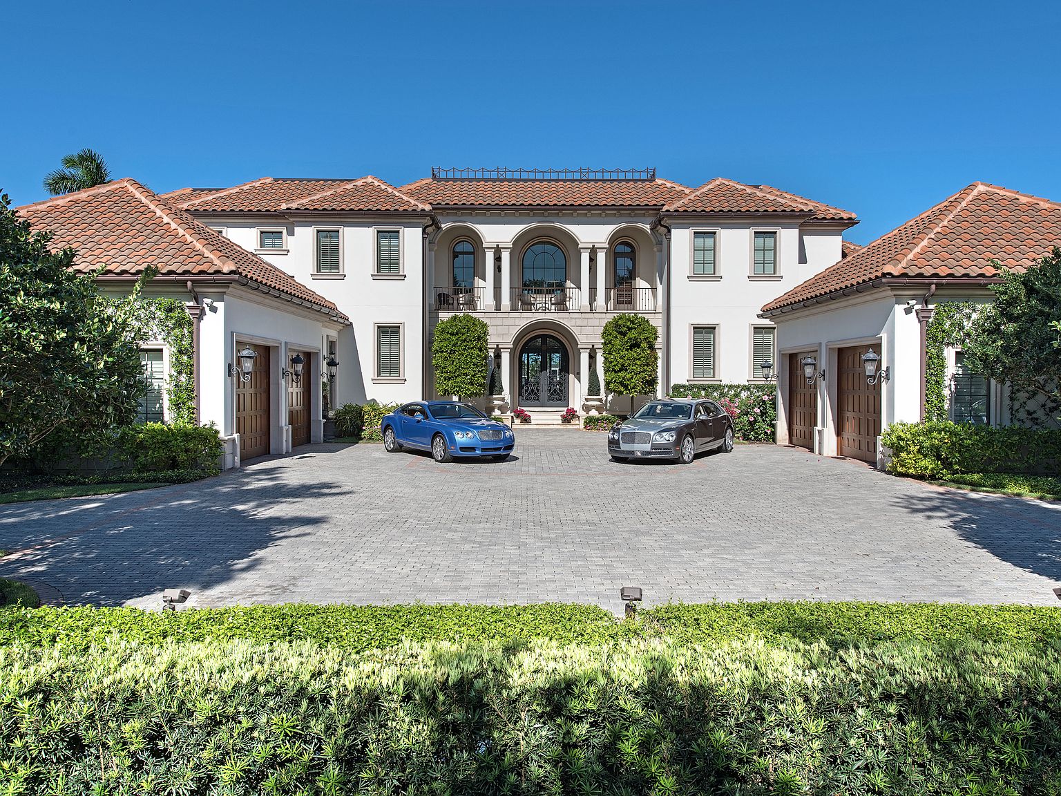 1672 Galleon Dr, Naples, FL 34102 | Zillow