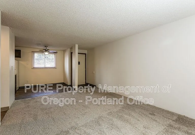 Parkway Garden — Photo 92