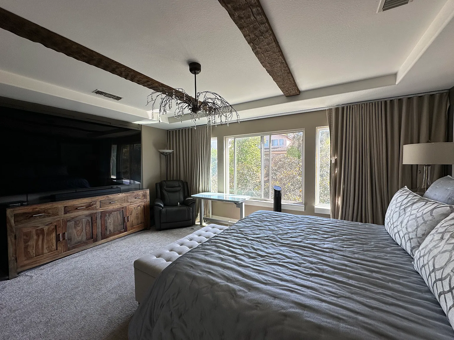 5 bed, 3.5 bath, 3250 sqft, $6,795 — Photo 2