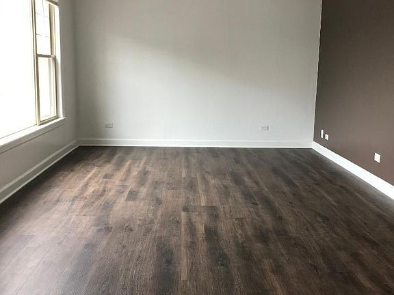 3rd image of 5210 N Sawyer Ave #125