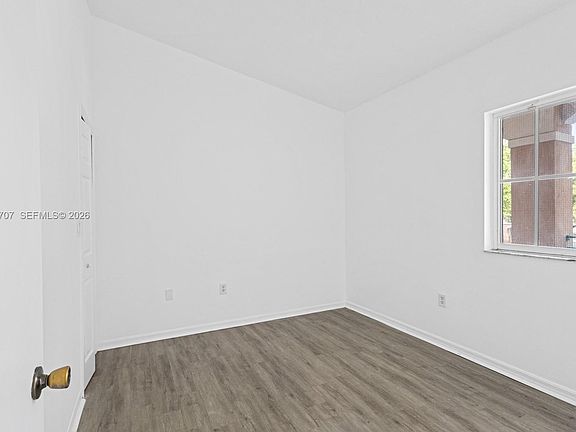 5th image of 2921 SE 13th Ave #20248