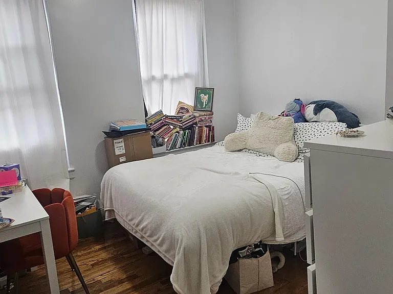 233 E 3rd St #4G — Photo 7