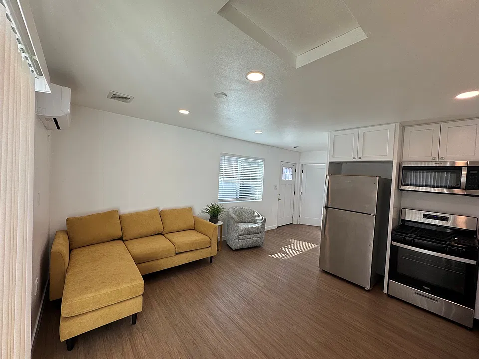 6616 7/8 S Main St
