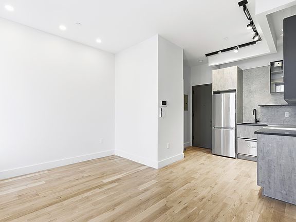 4th image of 235 W 131st St #3B