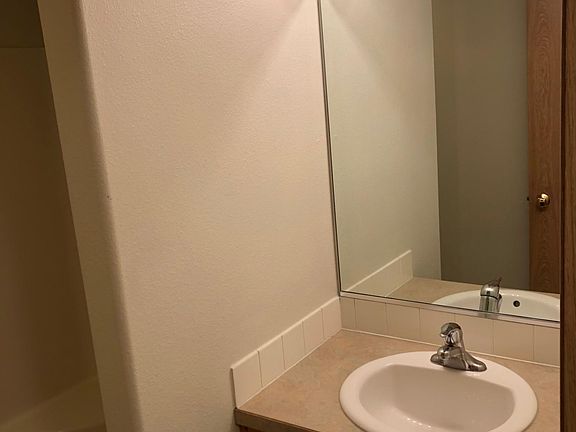 5th image of 716 N 12th Ave