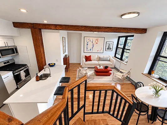 Living room, photo 2