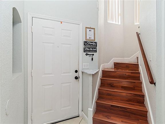 4th image of 211 Dawn Ct