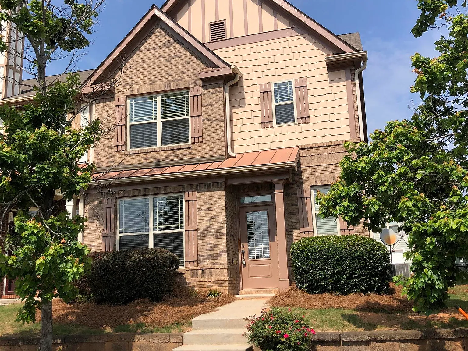 3 bed, 2.5 bath, 1672 sqft, $1,950 — Photo 2