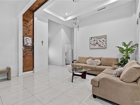 2nd image of 1104 Flamingo Ave