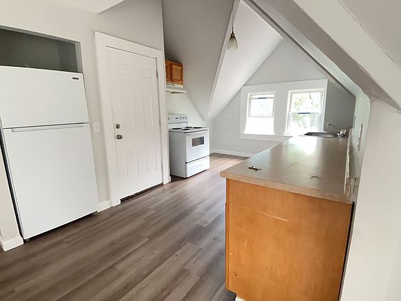 2nd image of 345 Bay St #3