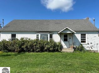 428 S Barry Rd, Ithaca, MI 48847