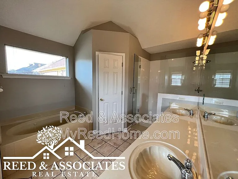 4824 Pine Forrest Dr — Photo 8