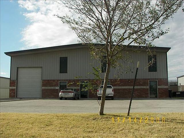 1st image of 605 Messenger Ln