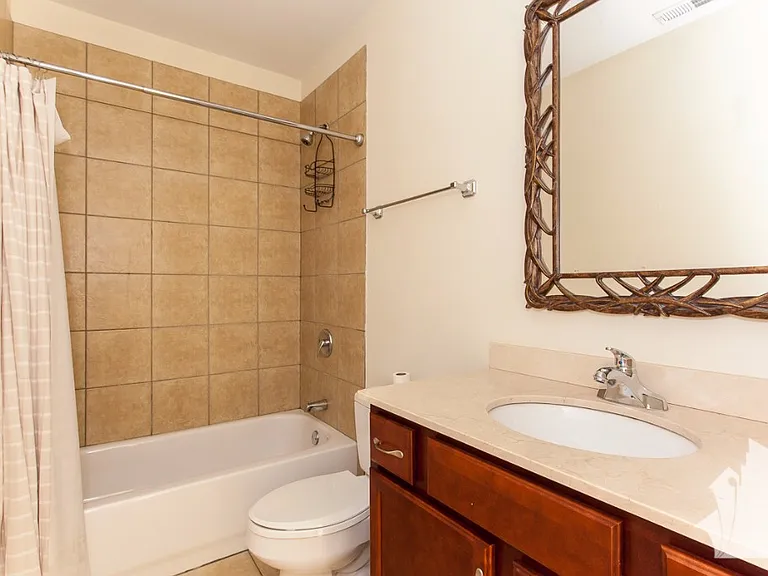1148 W Roscoe St #2W — Photo 5