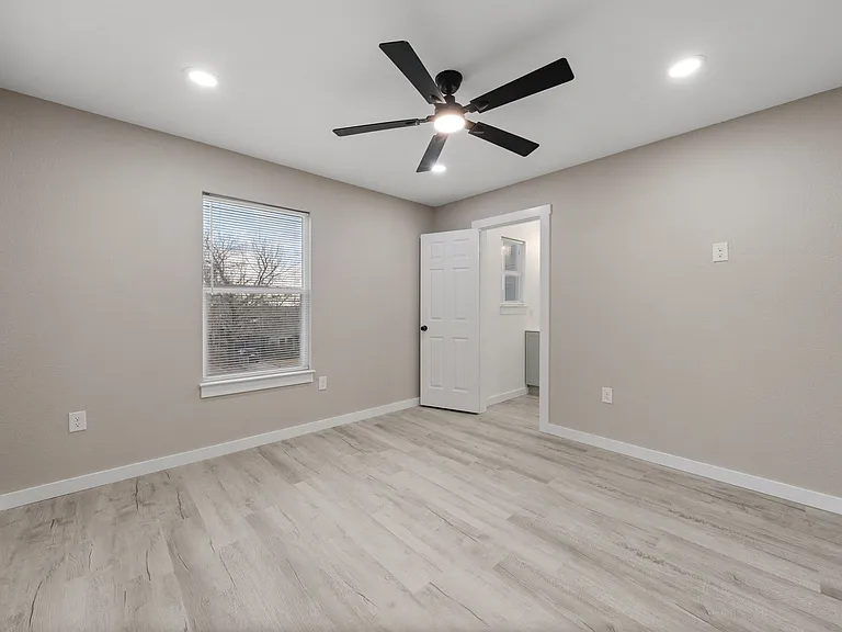 1905 Sanger Ave — Photo 14