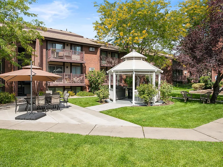 Garden Apartments — Photo 9