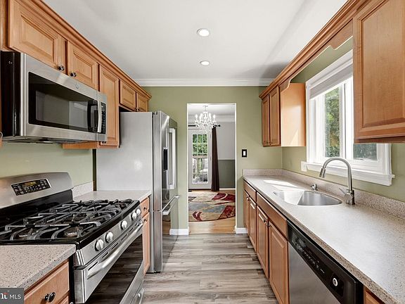 3rd image of 8701 Lagrange St