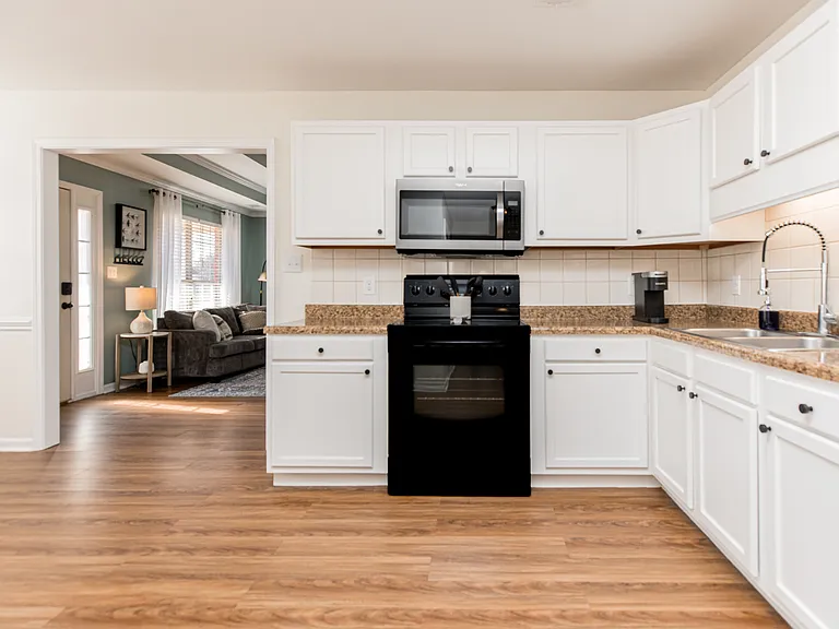 208 Falkirk Dr — Photo 36