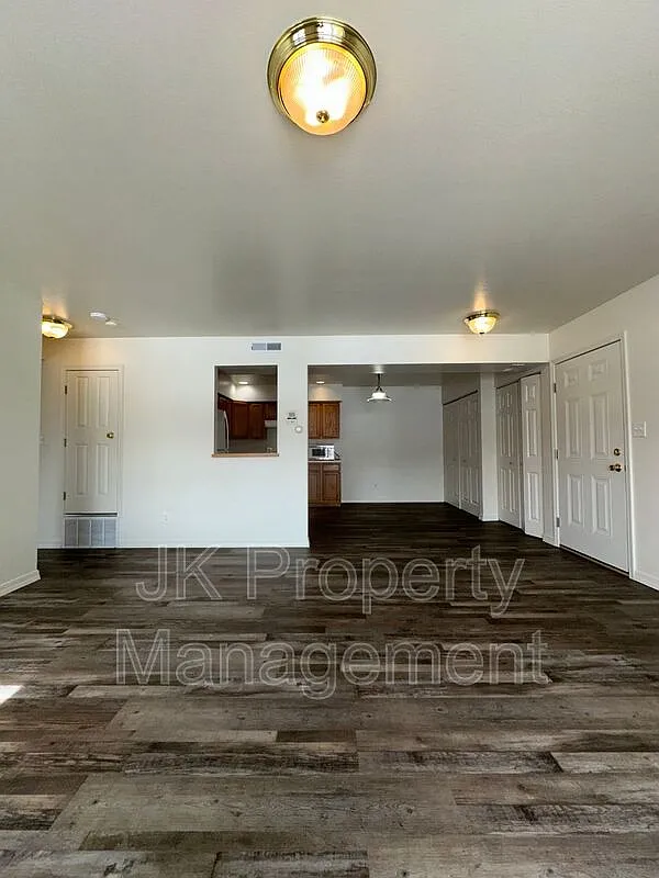 2 bed, 1.0 bath, 1000 sqft, $1,100 — Photo 4