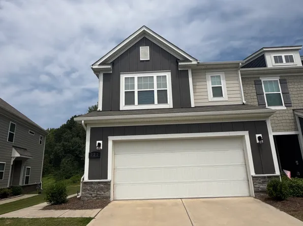 223 Harpers Run Ln, Matthews, NC 28104