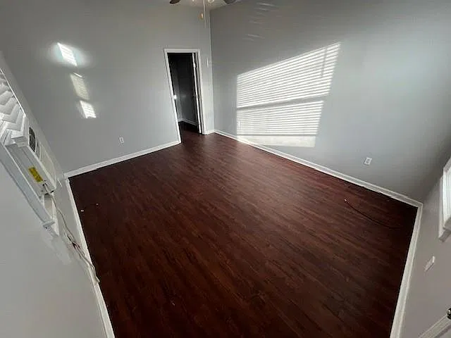 2 bed, 1.0 bath, 883 sqft, $1,150 — Photo 2
