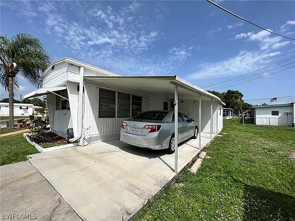 2nd image of 121 Coachlight Ln