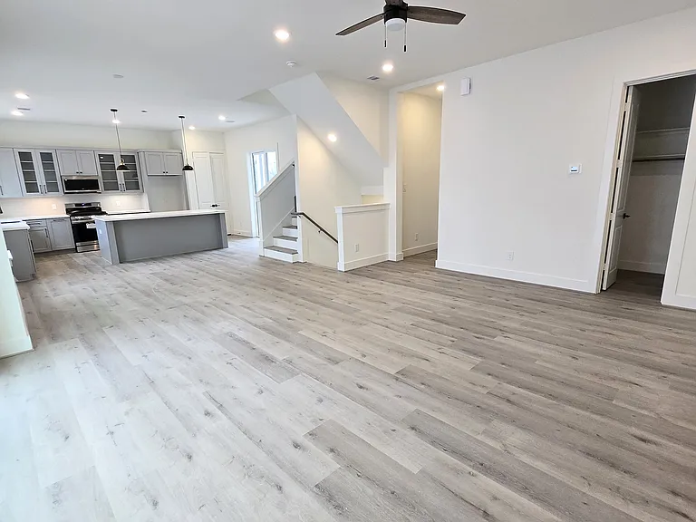 2706 Nagle St — Photo 12