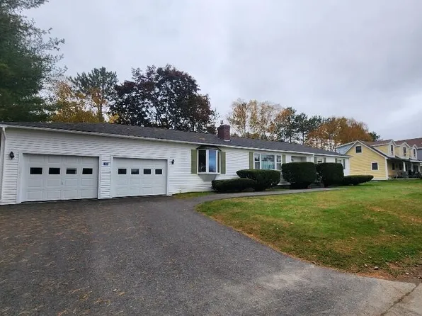 10 Field Street, Millinocket, ME 04462