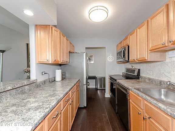4th image of 1255 N Sandburg Ter Unit 1811