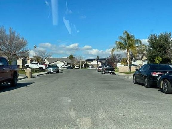 Exterior Neighborhood (street photo)