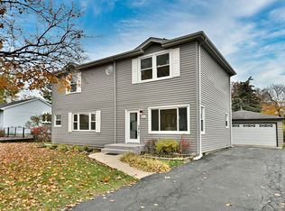 656 W Comstock Ave, Elmhurst, IL 60126