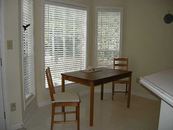 5th image of 2618 Fair Oaks Dr