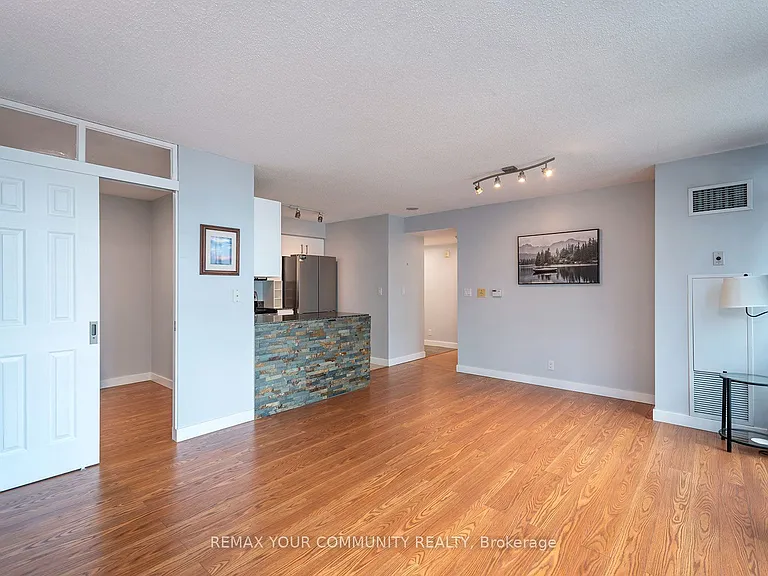 381 Front St W #2103 — Photo 6