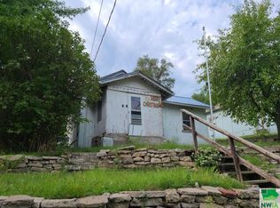 2110 W 5th St, Sioux City, IA 51103