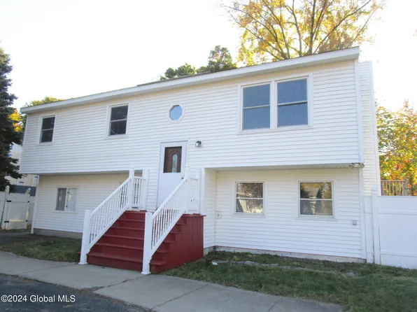 4 Thoroughbred Lane, Albany, NY 12205