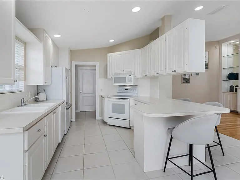 4949 Kingston Way — Photo 13