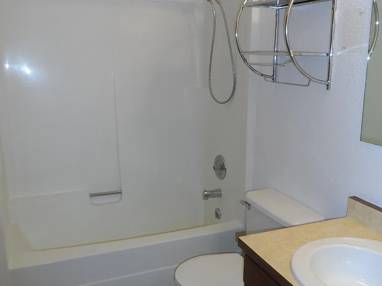 4 Hoffman Dr #1-4 — Photo 12