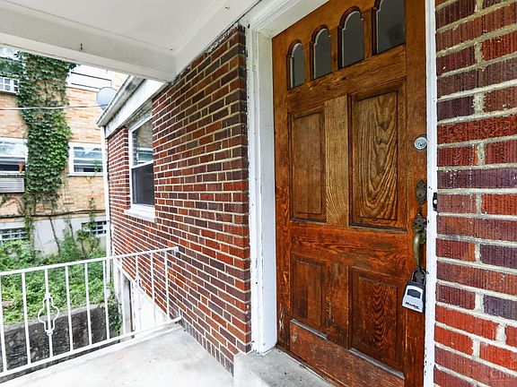 3rd image of 8243 Daly Rd