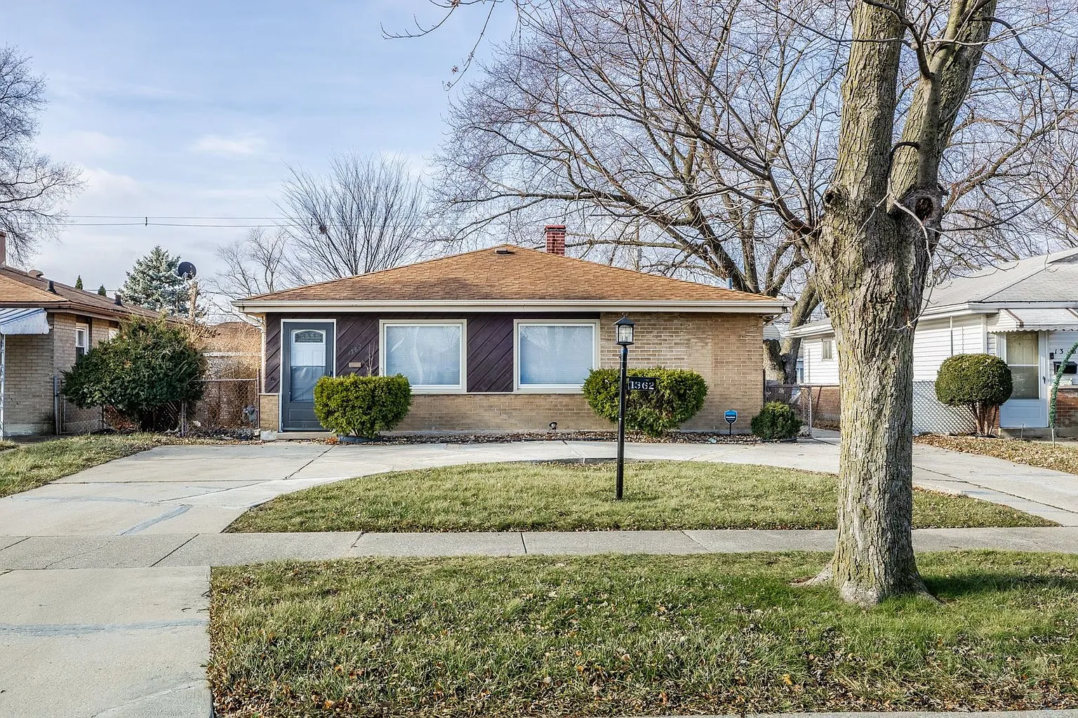 1362 Greenbay Ave photo 1