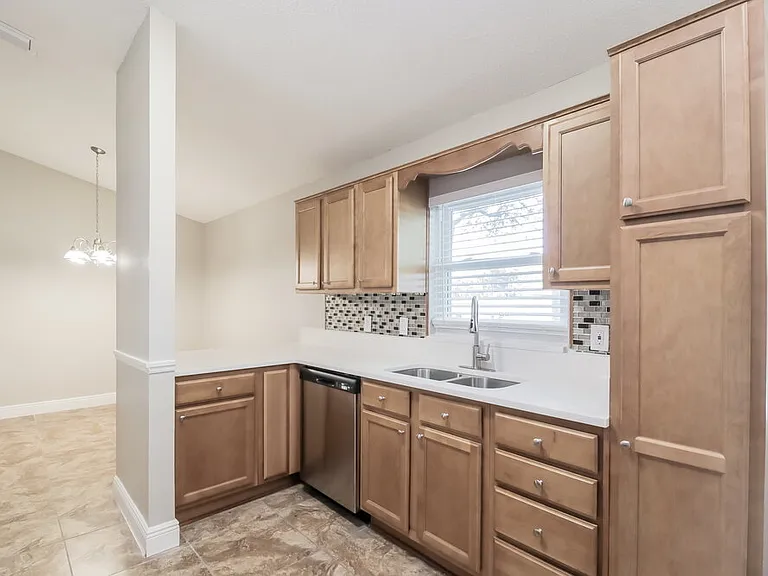 1001 Manigan Ave — Photo 6