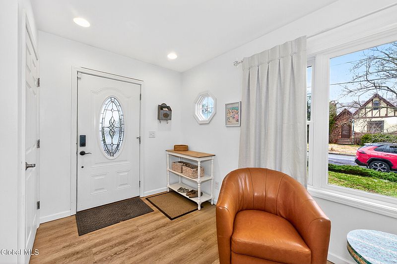 4th image of 15 Croswell Street