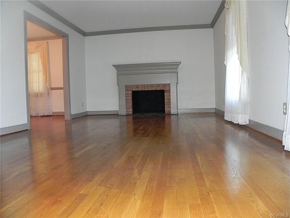 2nd image of 317 Lee Ct