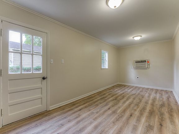 5th image of 1363 Colonial Rd