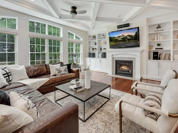 2233 Van Buren Ct, Falls Church, VA 22043
