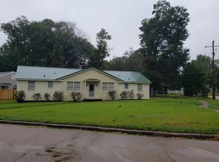2698 Roselawn Dr, Natchez, MS 39120
