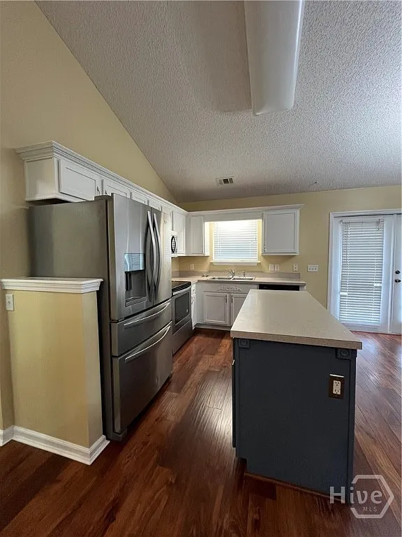 3 bed, 2.0 bath, 1280 sqft, $2,150 — Photo 3