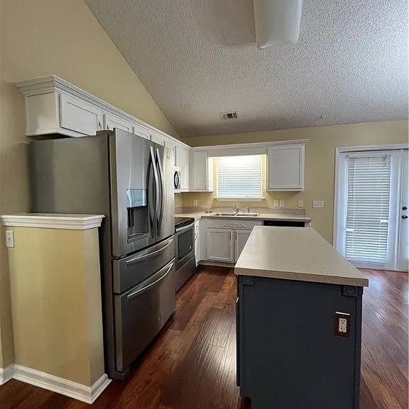 283 Lancaster Way — Photo 2